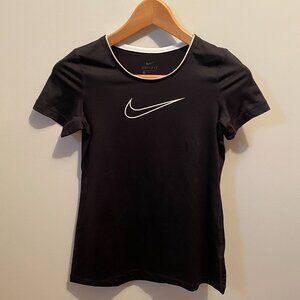 NIKE Girls Dri-Fit short sleeve t-shirt in black with white logo